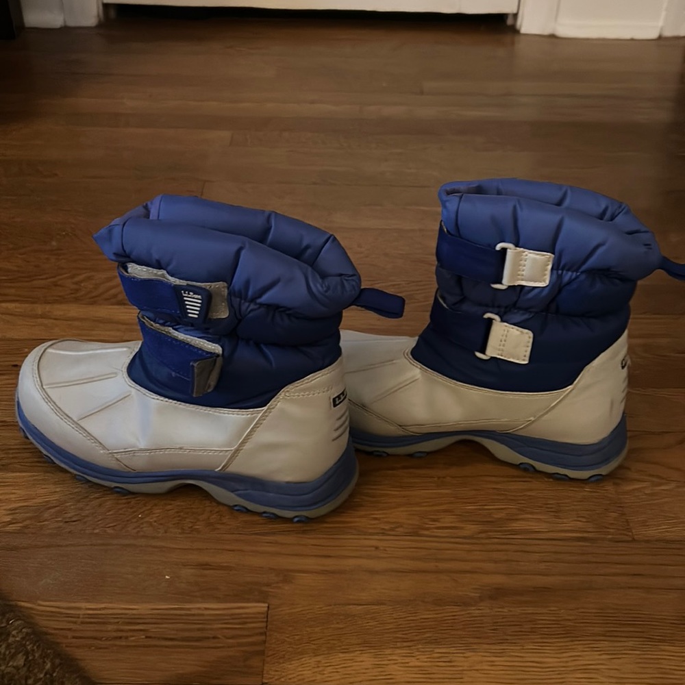 Kids size 4 LL Bean snow boots